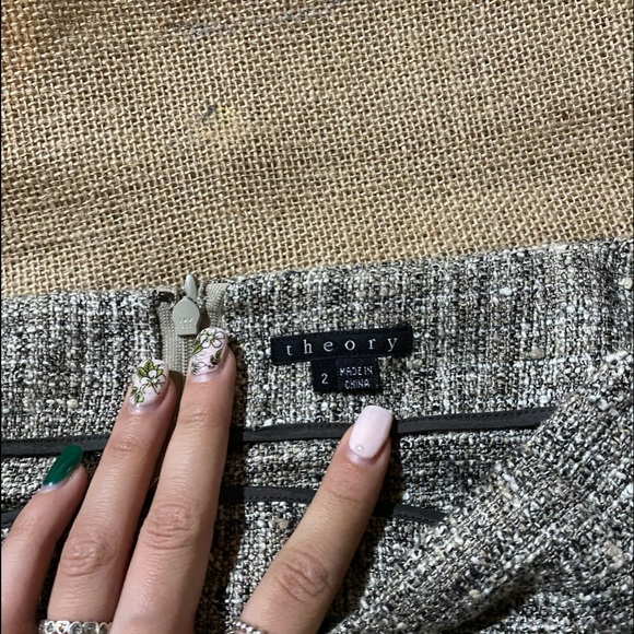 Theory mini skirt - Picture 2 of 3